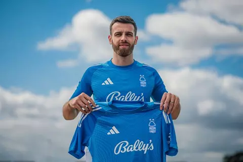 رسمياً.. نوتينجهام فورست يضم حارس مرمى جديد